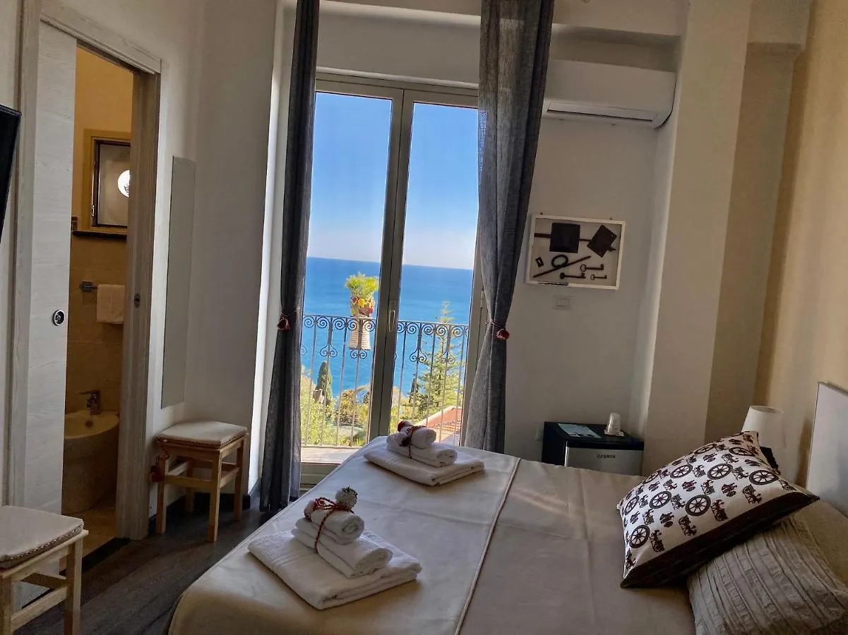 Chiaro Di Luna Taormina 0*,