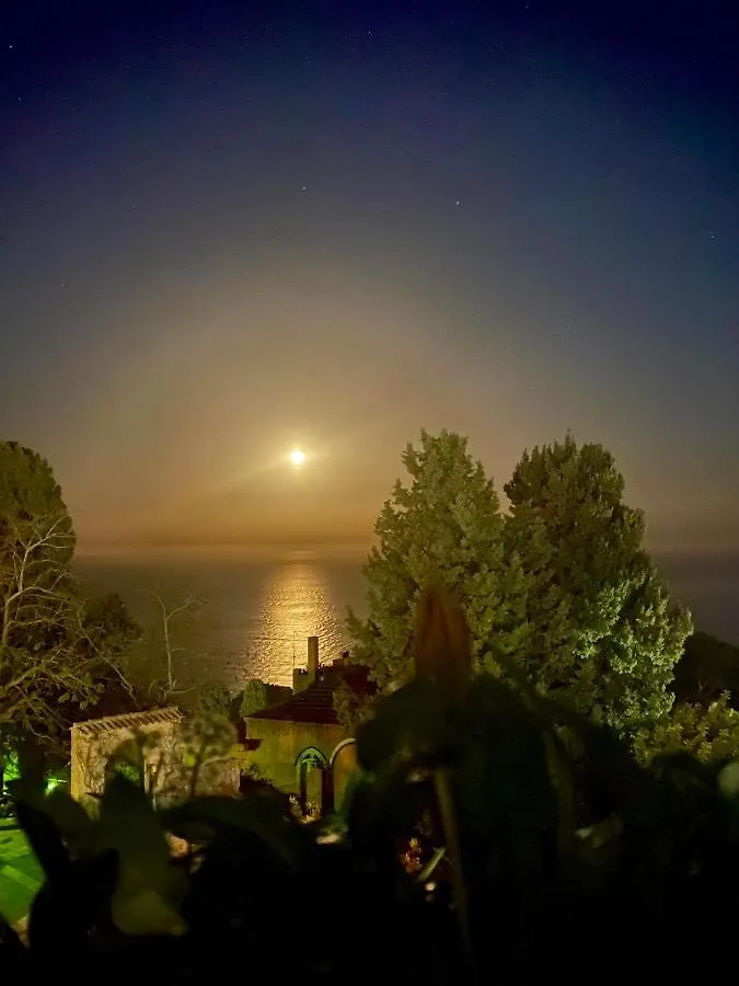 Chiaro Di Luna Taormina 0*,  Italia