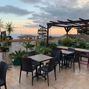 - Homstel Hostal