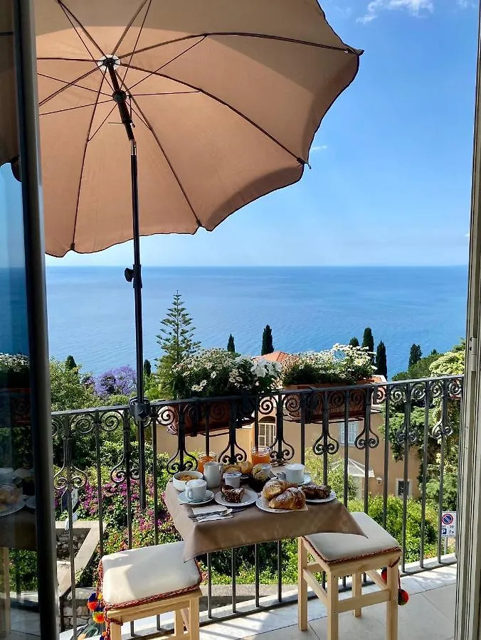 Chiaro Di Luna Taormina Itálie